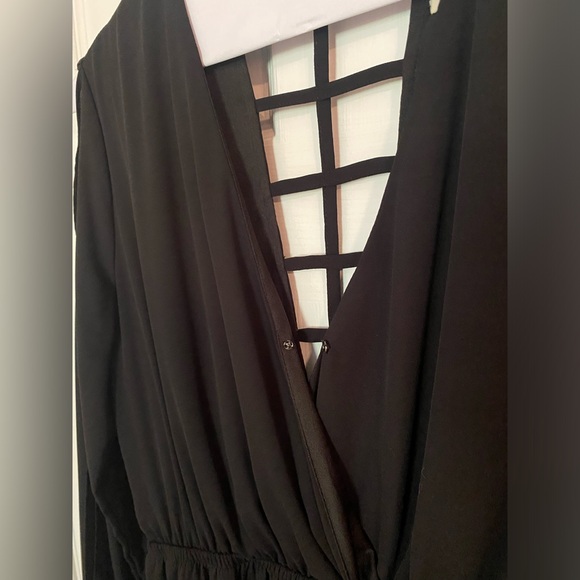 Cute open sleeve/open back dress - Picture 2 of 7